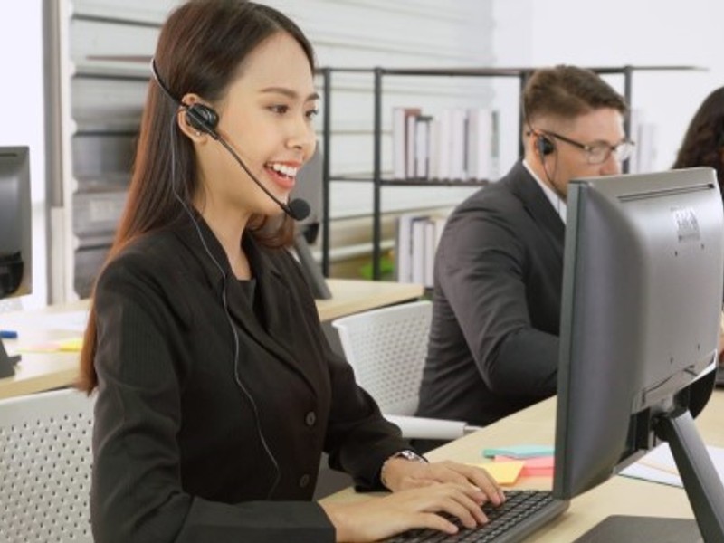 Đội ngũ hỗ trợ khách hàng OK365 trực tuyến 24/7 và cộng đồng người chơi sôi nổi