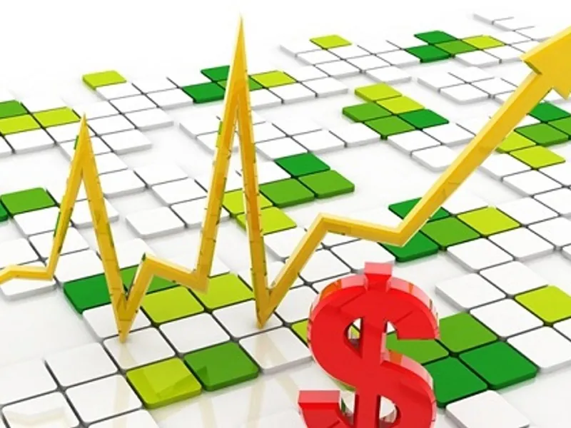 Người chơi Blackjack đang tập trung đếm bài, biểu tượng cho kỹ thuật nâng cao.